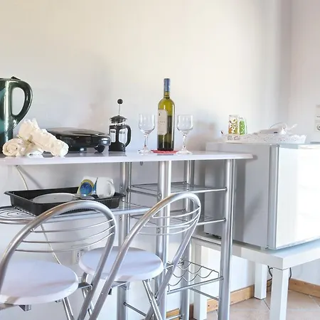 Nandia & Apartment Gaios